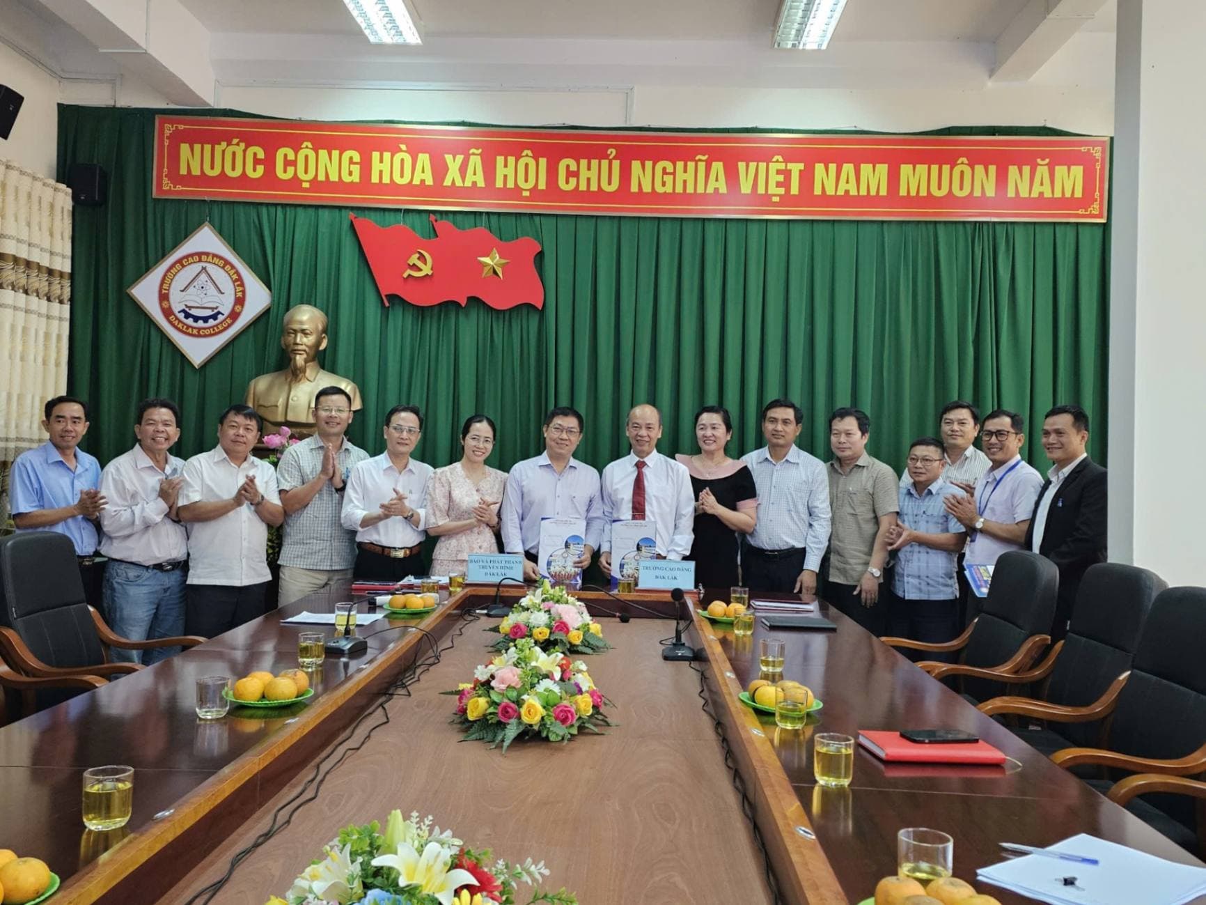 TRƯỜNG CAO ĐẲNG ĐẮK LẮK KÝ KẾT THỎA THUẬN HỢP TÁC VỚI BÁO VÀ PHÁT THANH, TRUYỀN HÌNH ĐẮK LẮK